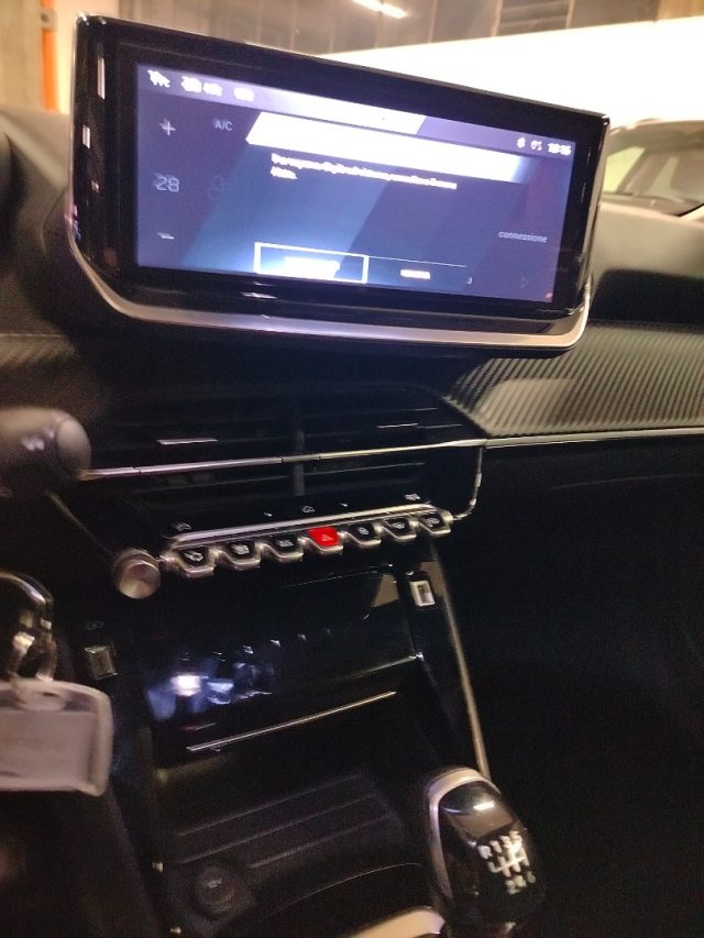 PEUGEOT 2008 usata 21