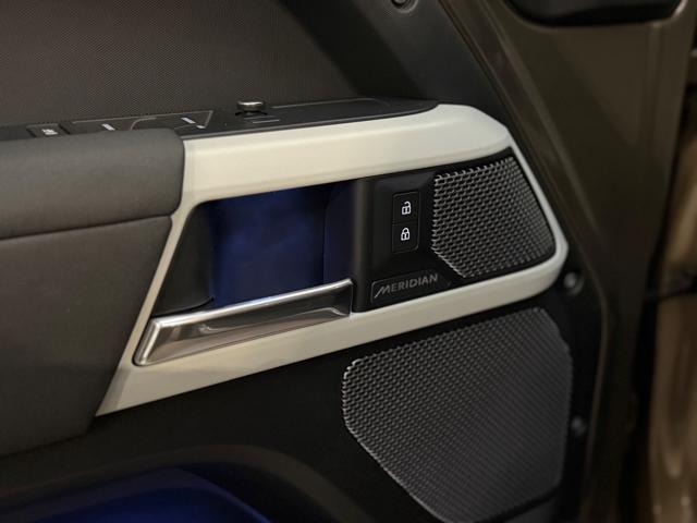 LAND ROVER Defender usata, con Volante in pelle