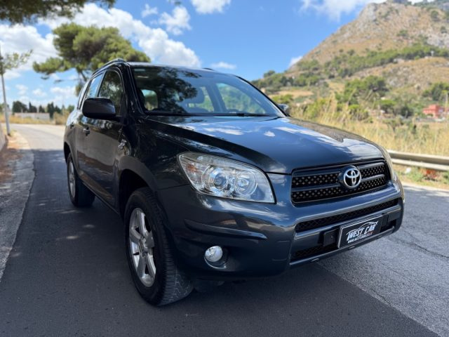 TOYOTA RAV 4 usata, con Alzacristalli elettrici