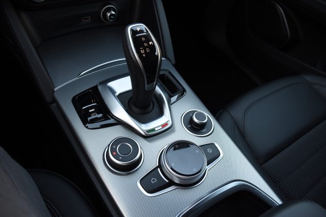 ALFA ROMEO Stelvio usata, con Autoradio digitale