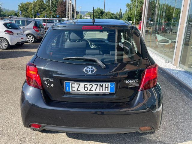 TOYOTA Yaris usata, con ESP