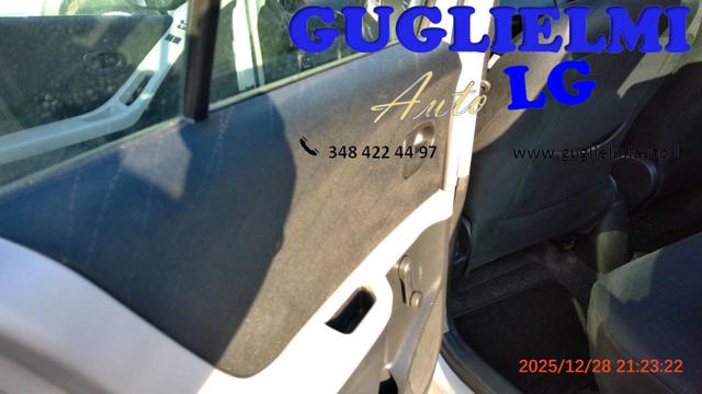 TOYOTA Yaris usata, con Autoradio digitale