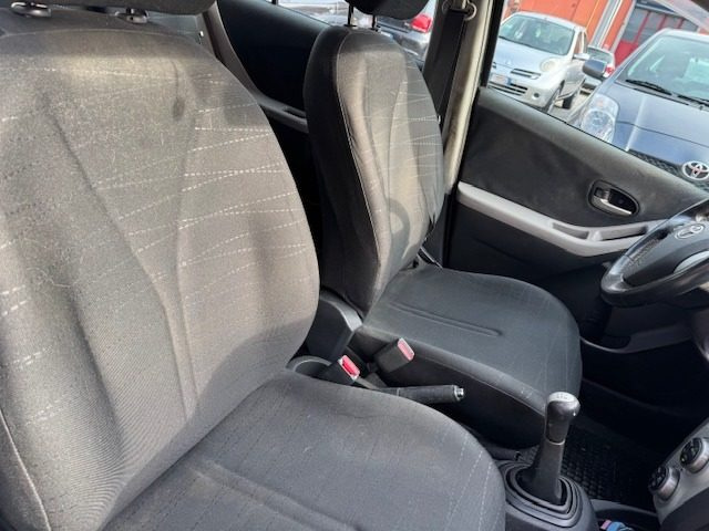 TOYOTA Yaris usata, con Specchietti laterali elettrici