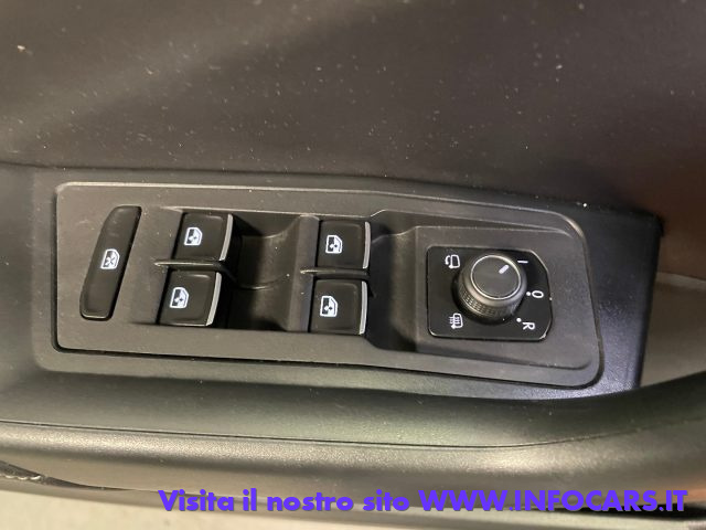 VOLKSWAGEN T-Roc usata, con USB