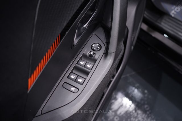 PEUGEOT 2008 usata, con Cruise Control