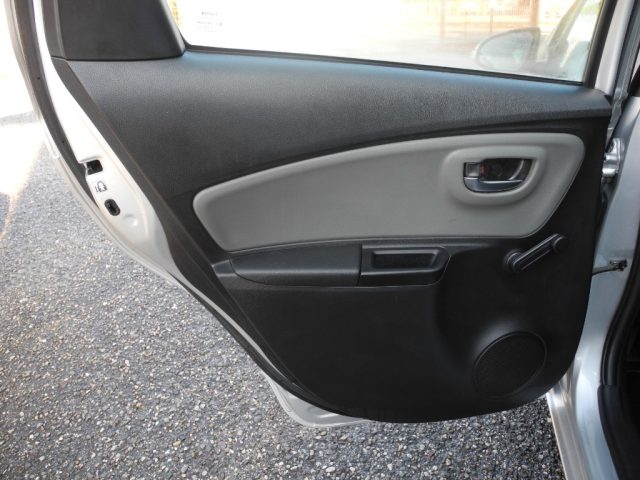 TOYOTA Yaris usata 49