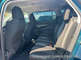 PEUGEOT 5008 usata, con Leve al volante