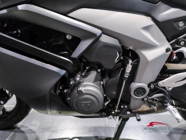 TRIUMPH Daytona 660 usata 6