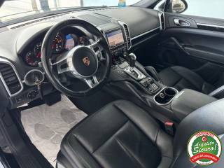 PORSCHE Cayenne usata, con Autoradio