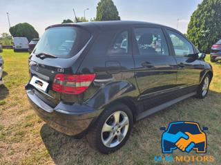 MERCEDES-BENZ B 180 usata, con Alzacristalli elettrici