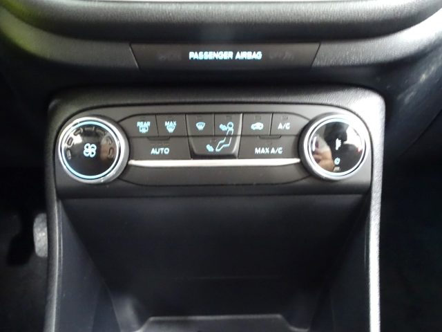 FORD Fiesta usata, con Fari LED