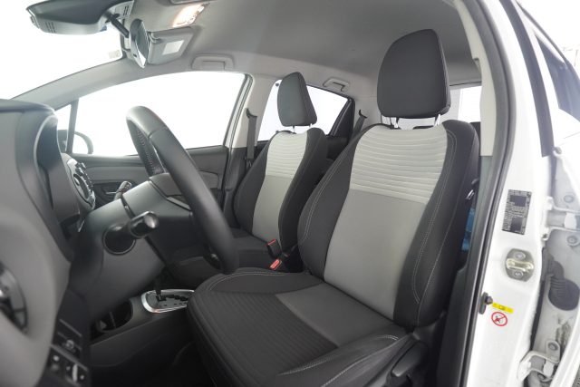 TOYOTA Yaris usata 2