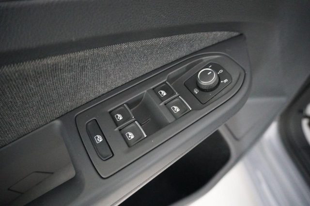VOLKSWAGEN Golf usata, con Touch screen