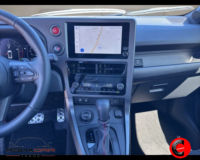 TOYOTA Yaris usata, con Fari LED