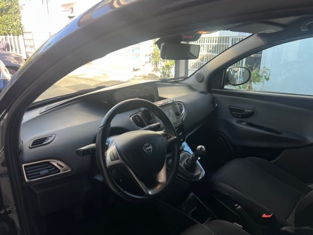LANCIA Ypsilon usata, con Autoradio digitale