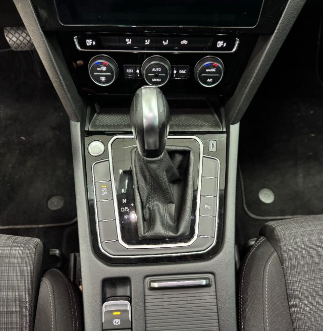 VOLKSWAGEN Passat Variant usata, con USB