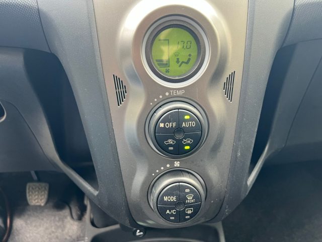 TOYOTA Yaris usata 18