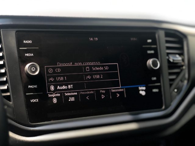 VOLKSWAGEN T-Roc usata, con USB