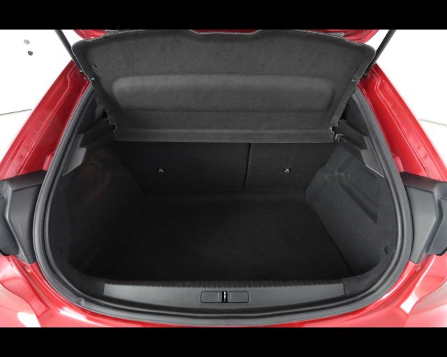 PEUGEOT 208 usata, con Sedile posteriore sdoppiato