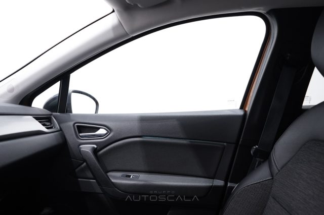 RENAULT Captur usata, con Bracciolo