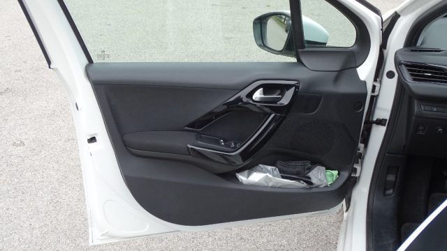 PEUGEOT 208 usata 46