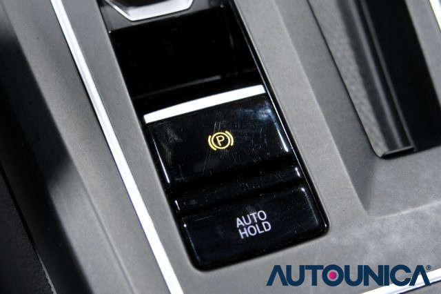 VOLKSWAGEN Golf Variant usata, con Luci diurne