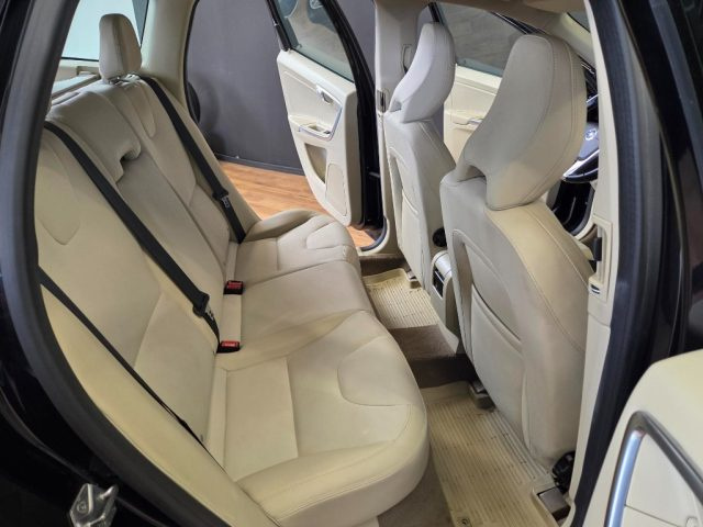 VOLVO XC60 usata, con Sensori di parcheggio posteriori