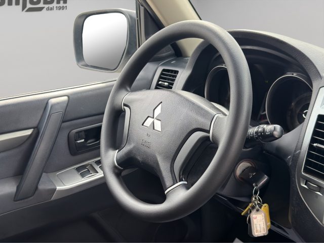 MITSUBISHI Pajero usata, con Fari Xenon