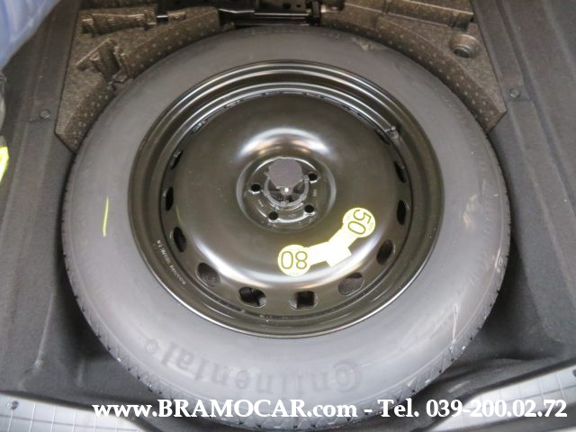 LAND ROVER Range Rover Velar usata, con Leve al volante