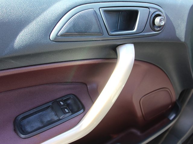 FORD Fiesta usata, con USB