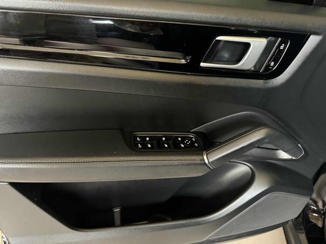 PORSCHE Cayenne usata, con Vivavoce