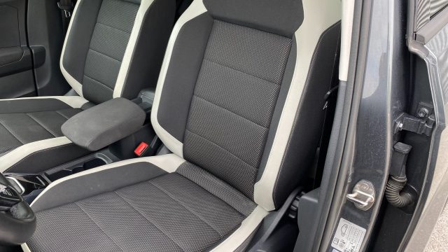VOLKSWAGEN T-Roc usata, con Volante in pelle