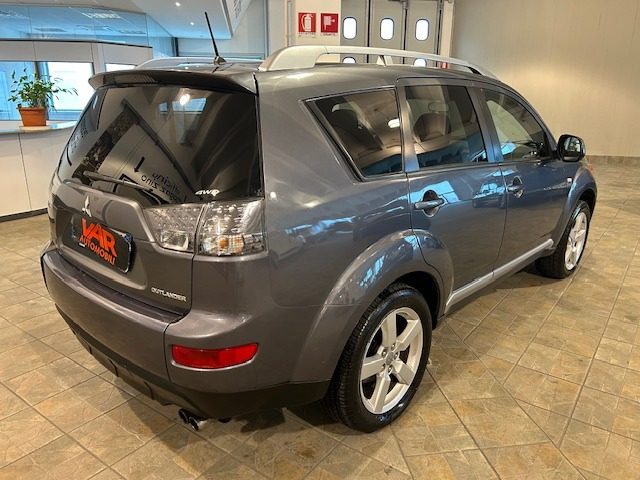 MITSUBISHI Outlander usata, con MP3