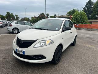 LANCIA Ypsilon 1.0 FireFly 5 porte S&S Hybrid Ecochic Silver