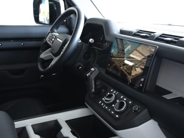 LAND ROVER Defender usata 24