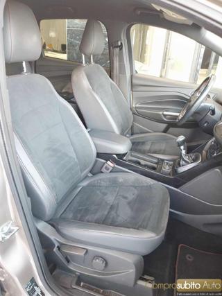 FORD Kuga usata, con Specchietti laterali elettrici