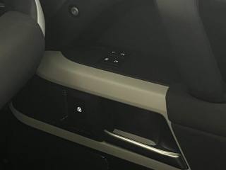 LAND ROVER Defender usata, con Riconoscimento dei segnali stradali