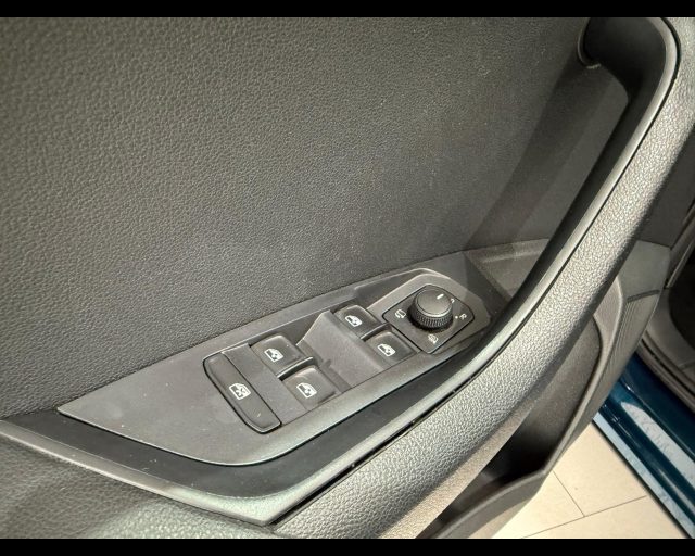 SKODA Karoq usata, con Specchietti laterali elettrici