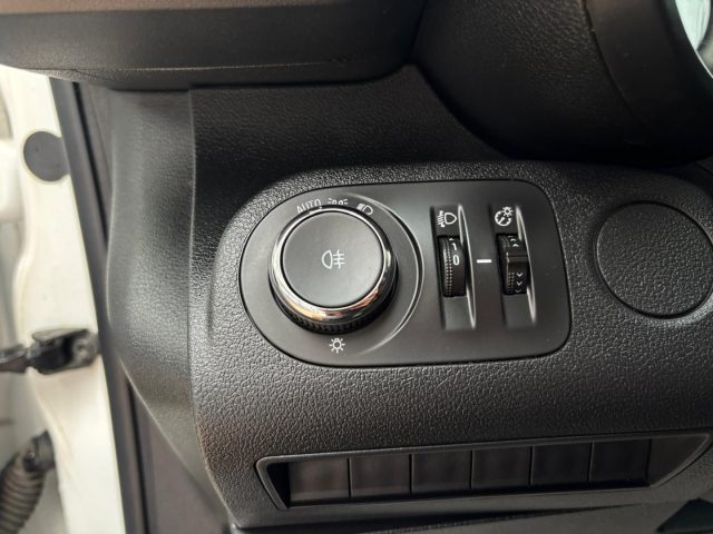OPEL Combo usata, con Autoradio digitale