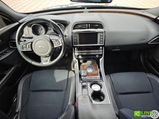 JAGUAR XE usata, con Servosterzo