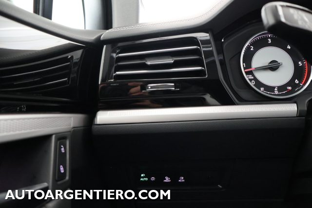VOLKSWAGEN Touareg usata, con Touch screen