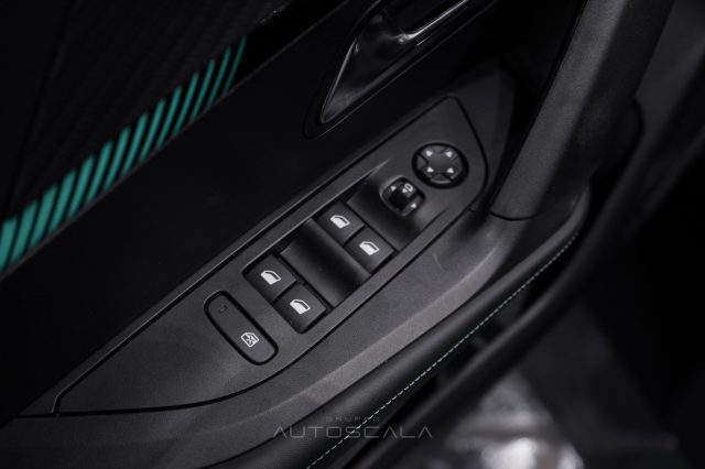PEUGEOT 2008 usata, con Controllo automatico clima
