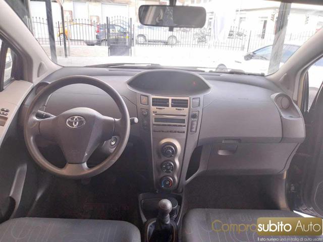 TOYOTA Yaris usata 16