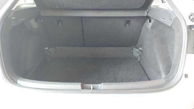 VOLKSWAGEN Taigo usata, con USB