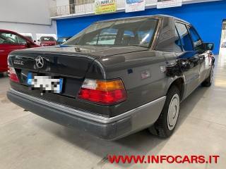 MERCEDES-BENZ 200 usata 1