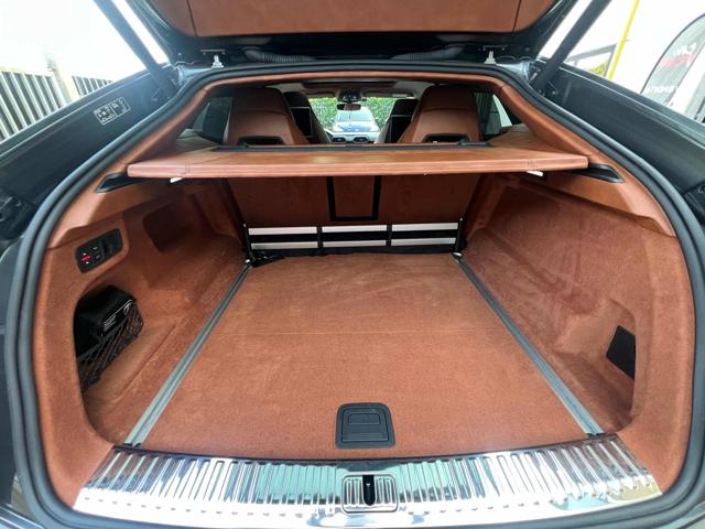 LAMBORGHINI Urus usata, con Autoradio digitale