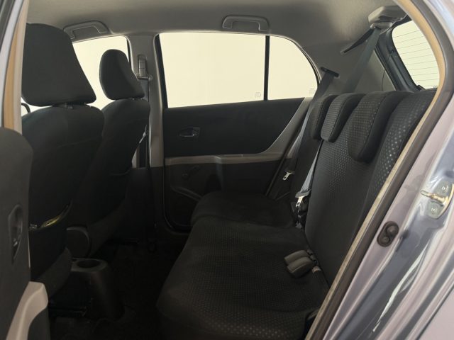TOYOTA Yaris usata 8