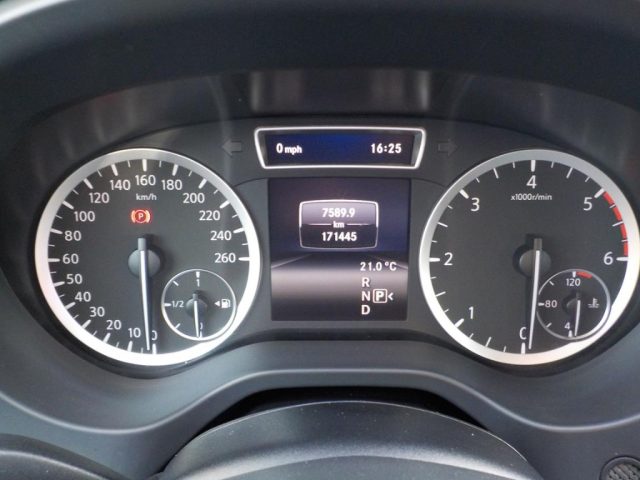 INFINITI Q30 usata 52