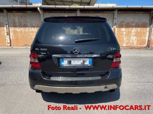 MERCEDES-BENZ ML 320 usata, con Climatizzatore