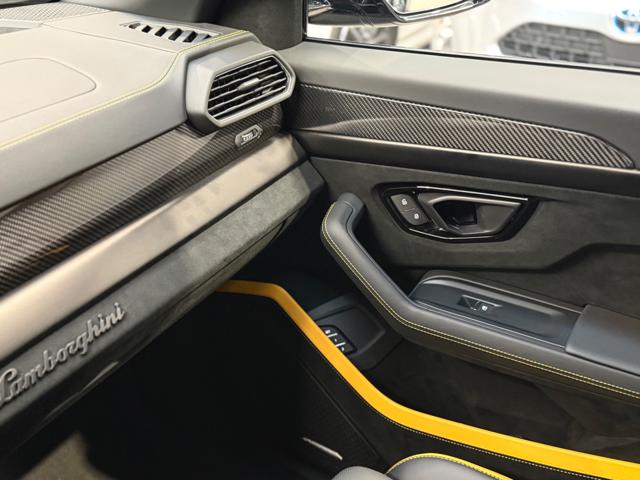 LAMBORGHINI Urus usata, con Vivavoce